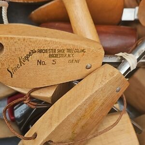 Wooden Shoe Keeper - Natural